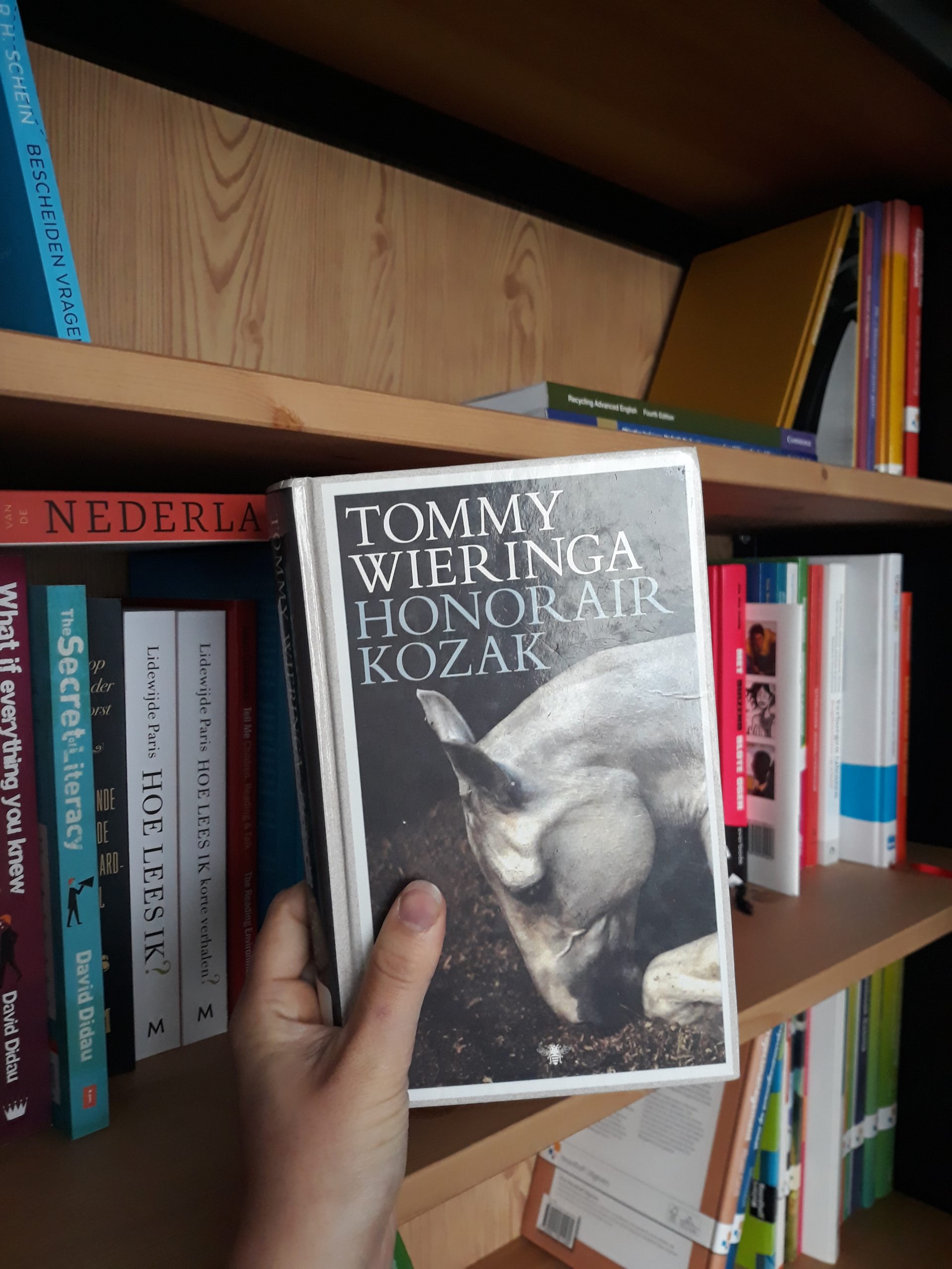Boekrecensie: Honorair Kozak – Tommy Wieringa